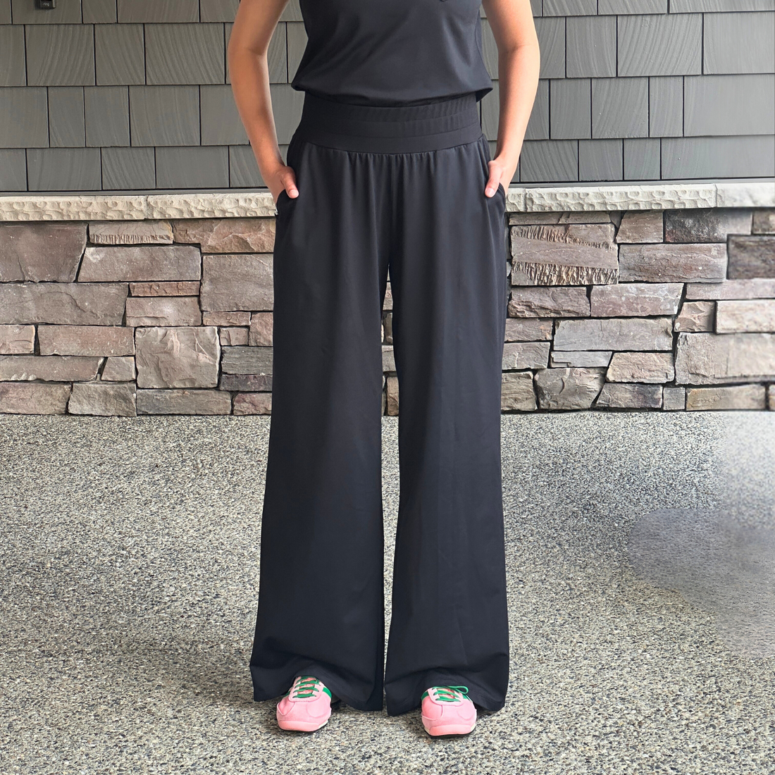 ‘Effortless’ Lightweight Wide Leg Pant · Black