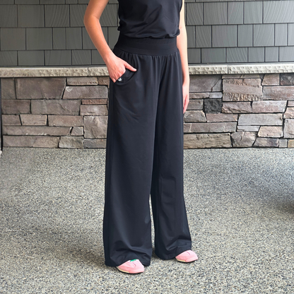‘Effortless’ Lightweight Wide Leg Pant · Black