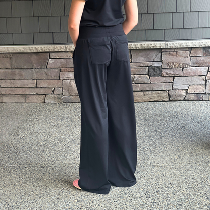 ‘Effortless’ Lightweight Wide Leg Pant · Black